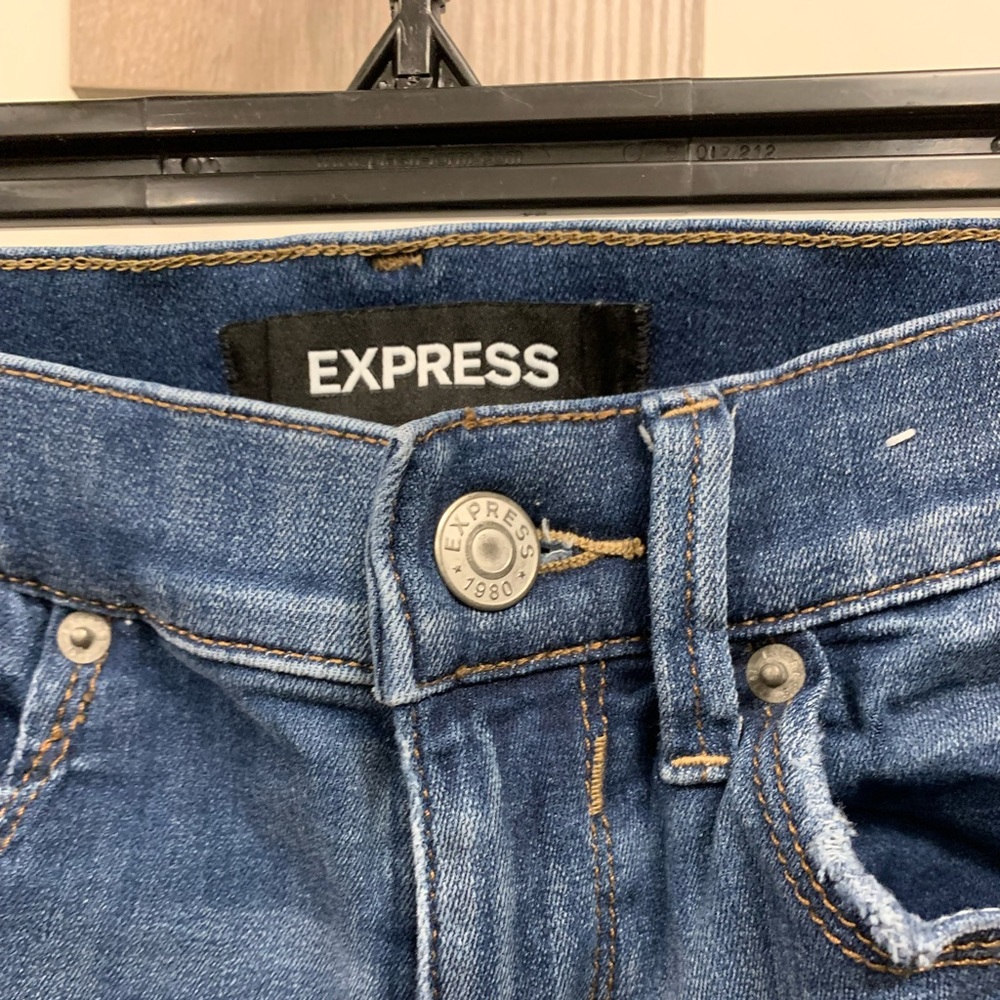 Express Mid Rise Supersoft Ripped Skinny Jeans - Picture 2 of 6